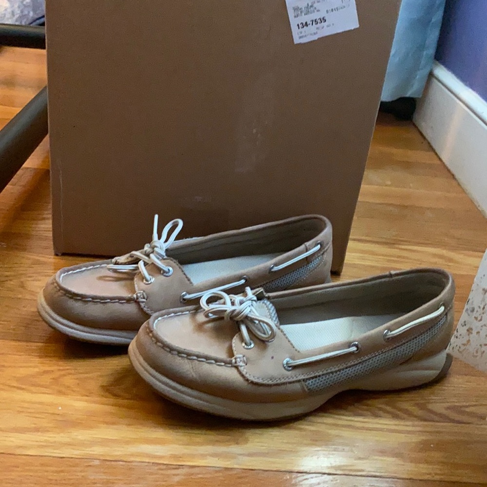 Sperry size 9 slide on